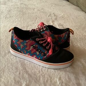 Gently Loved Heelys Kids Zigzag Black and Pink Shoes